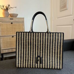 FURLA | Large Opportunity Tote Arch-motif tote bag | Blogger's Favorite